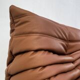 Canapé Togo français en cuir de vachette épais couleur cognac, signé Michel Ducaroy pour Ligne Roset