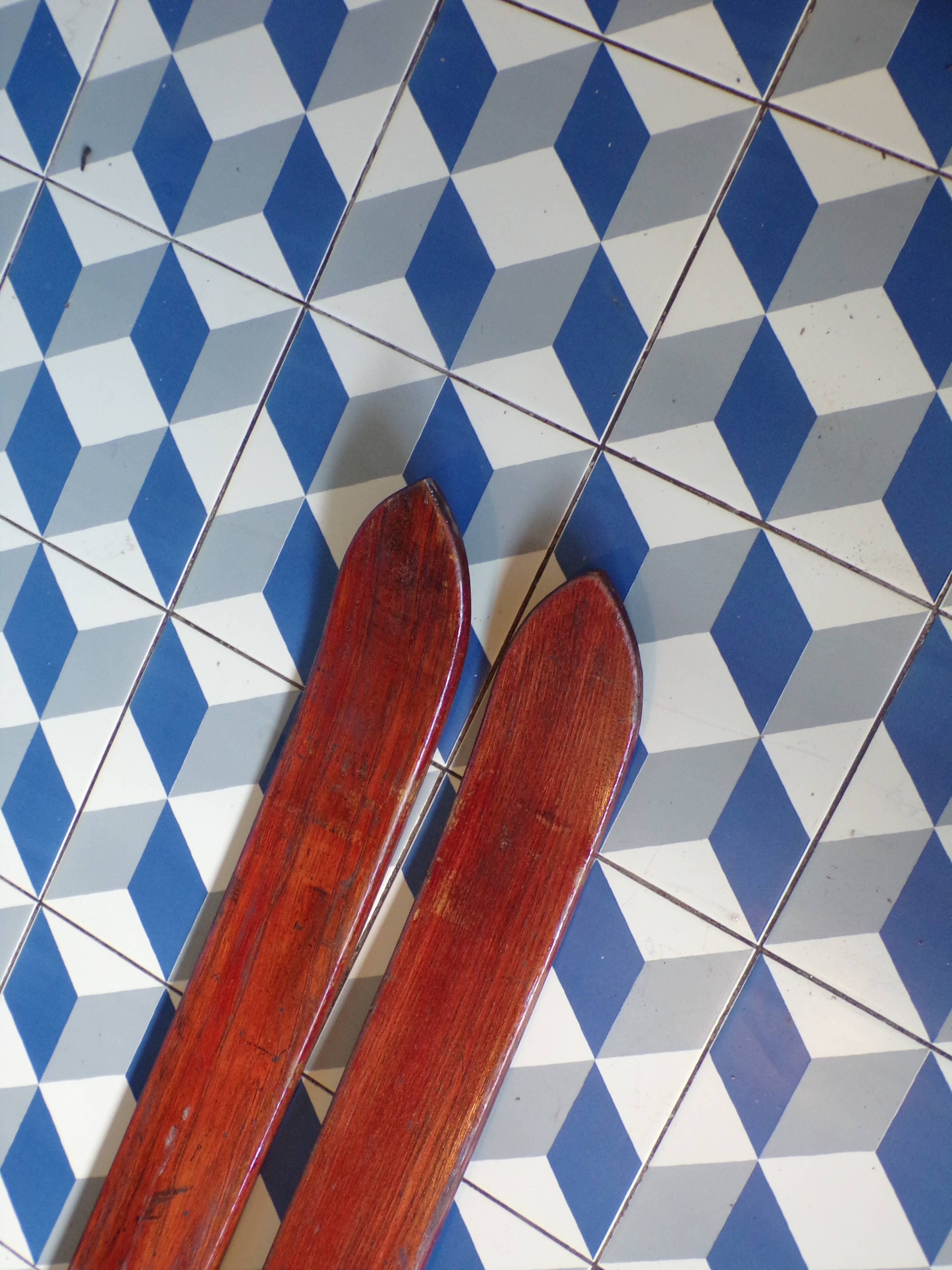 Pair of old wooden skis L=200 cm