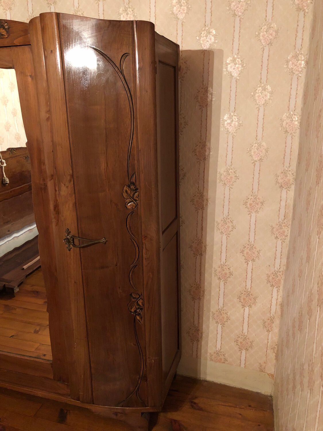 Armoire avec miroir