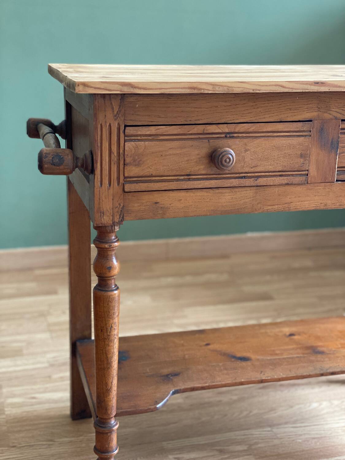 Central island / vanity unit / serving trolley