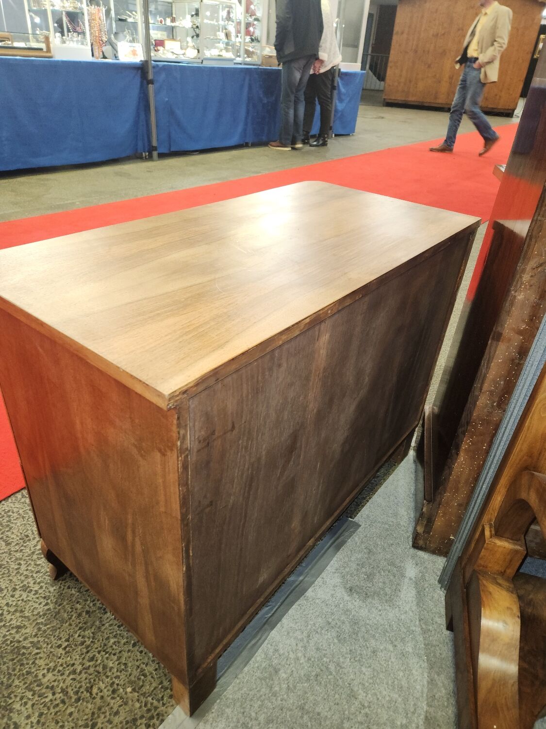 Walnut art deco chest of drawers