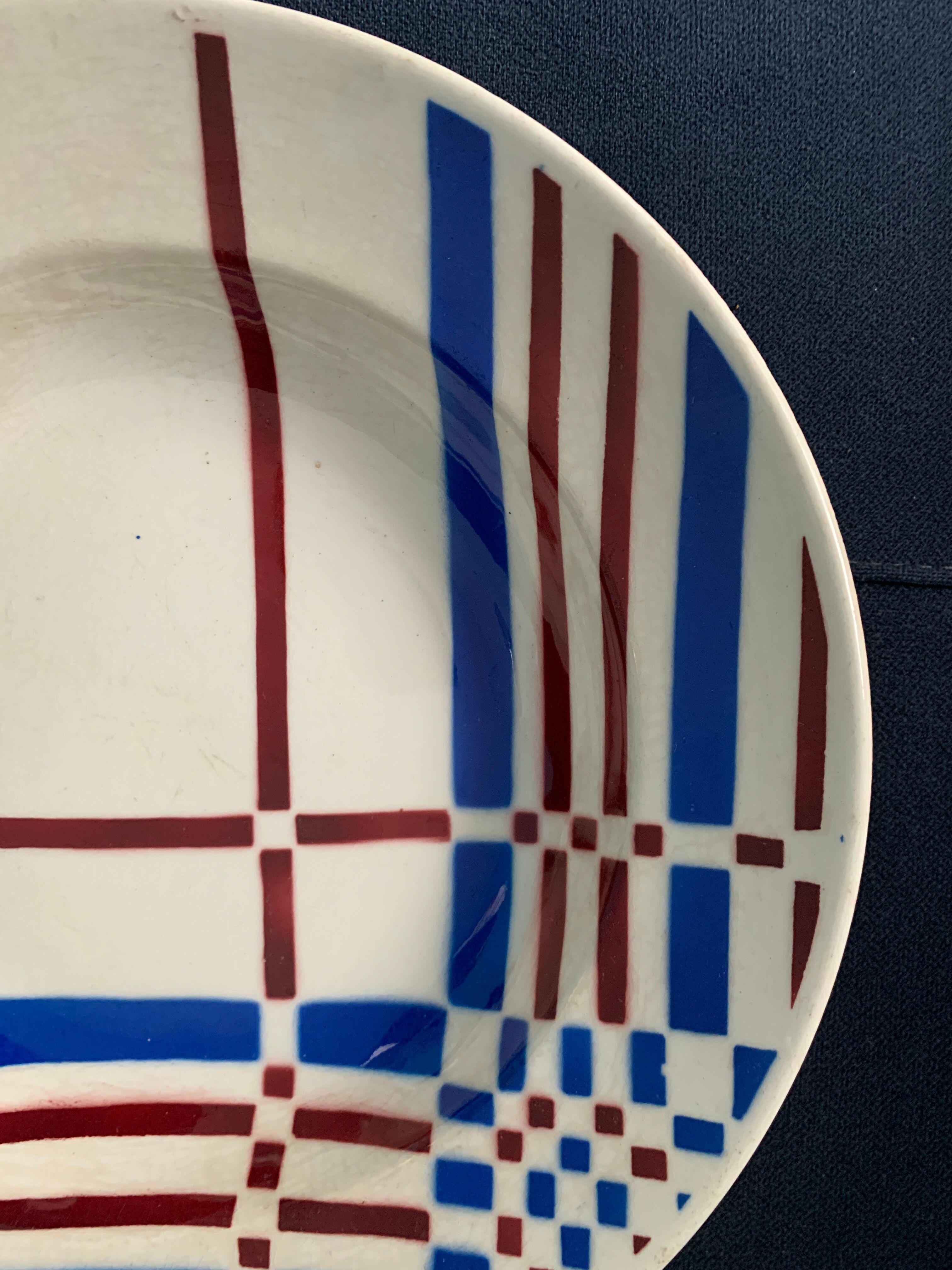 6 assiettes creuses aux couleurs basques, KG Lunéville, 1930