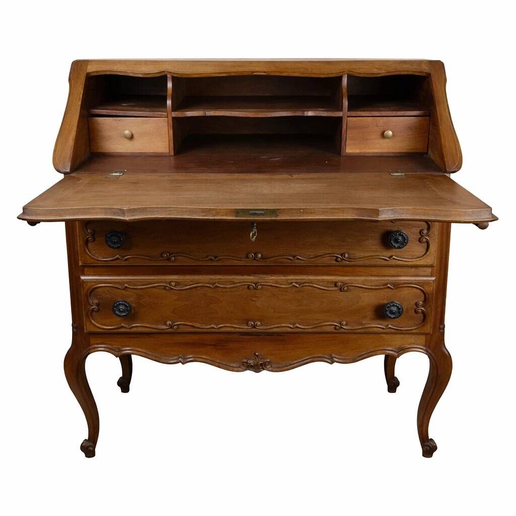 Louis XV style writing desk in walnut – 20th century