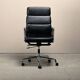 Chaise de bureau Charles & Ray Eames EA219 en chrome et cuir noir, Vitra