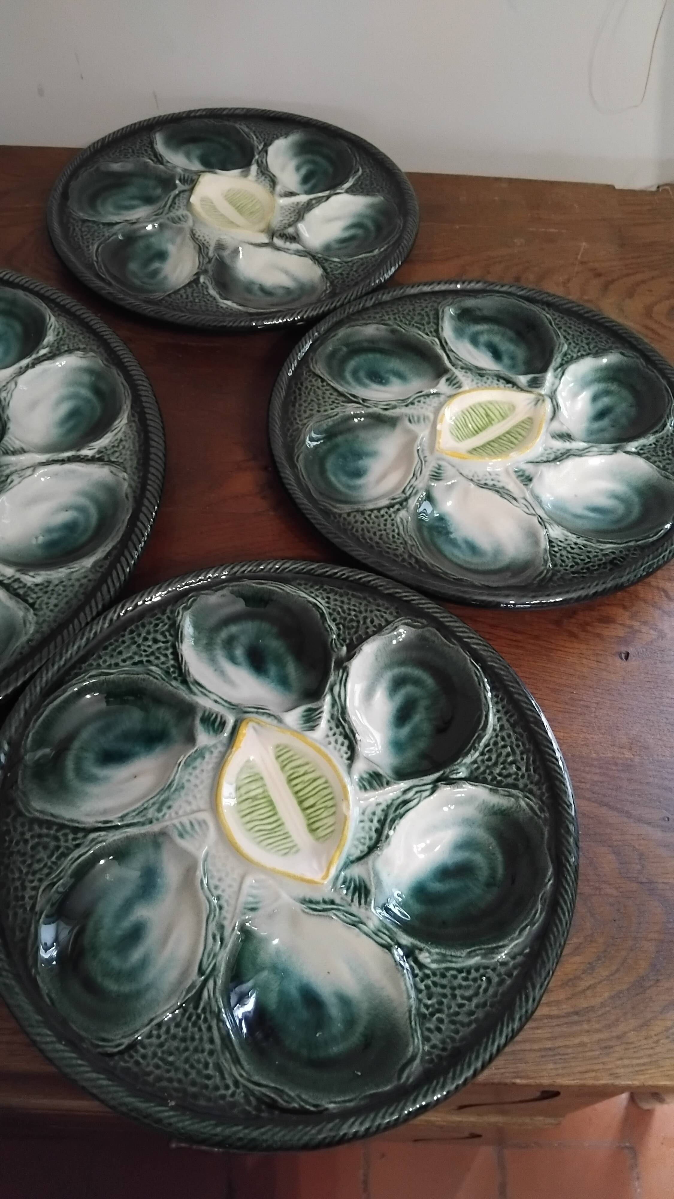 Set of six oyster plates and a Saint Clément dish.