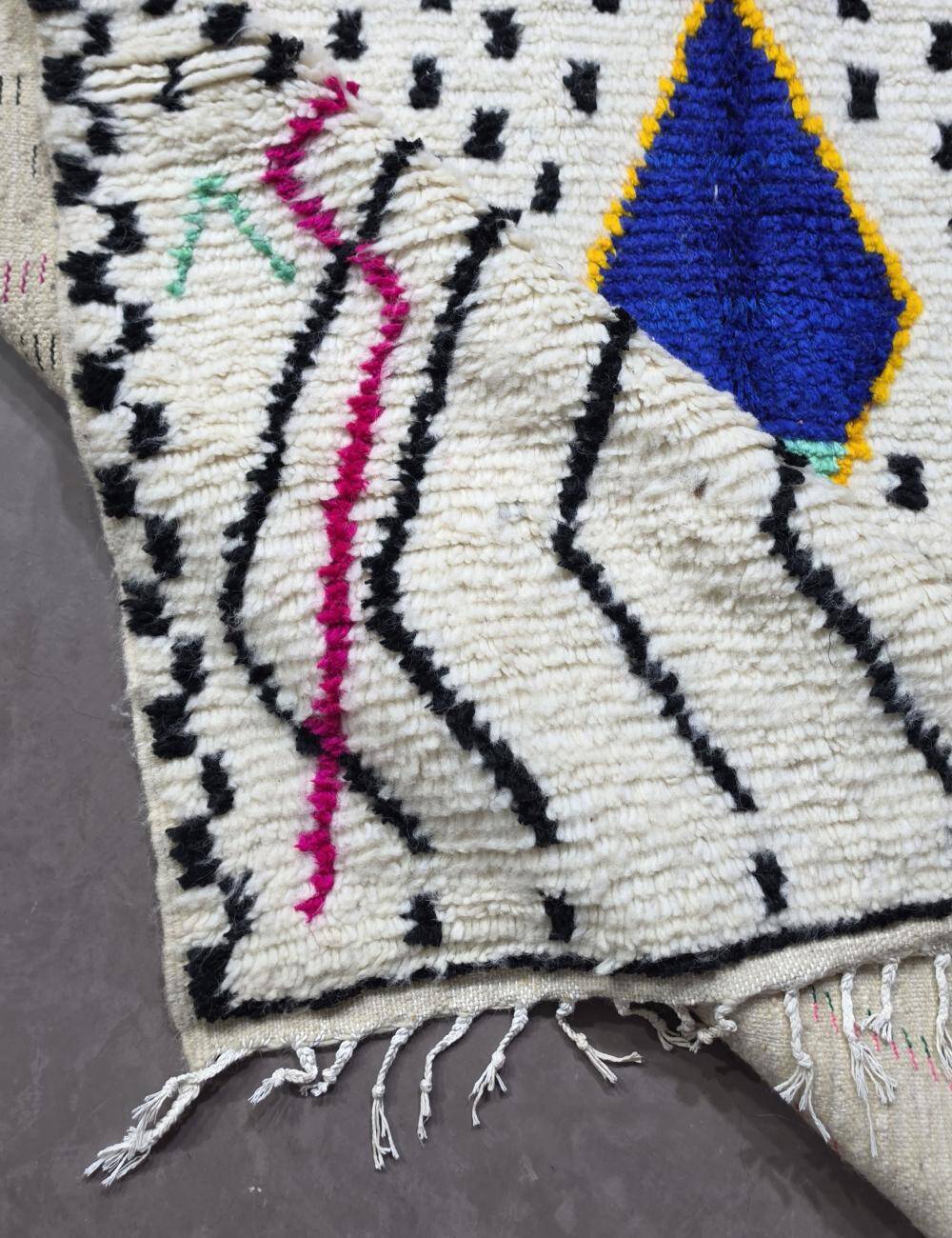 Berber Moroccan Azilal Rug - 300 x 190 cm