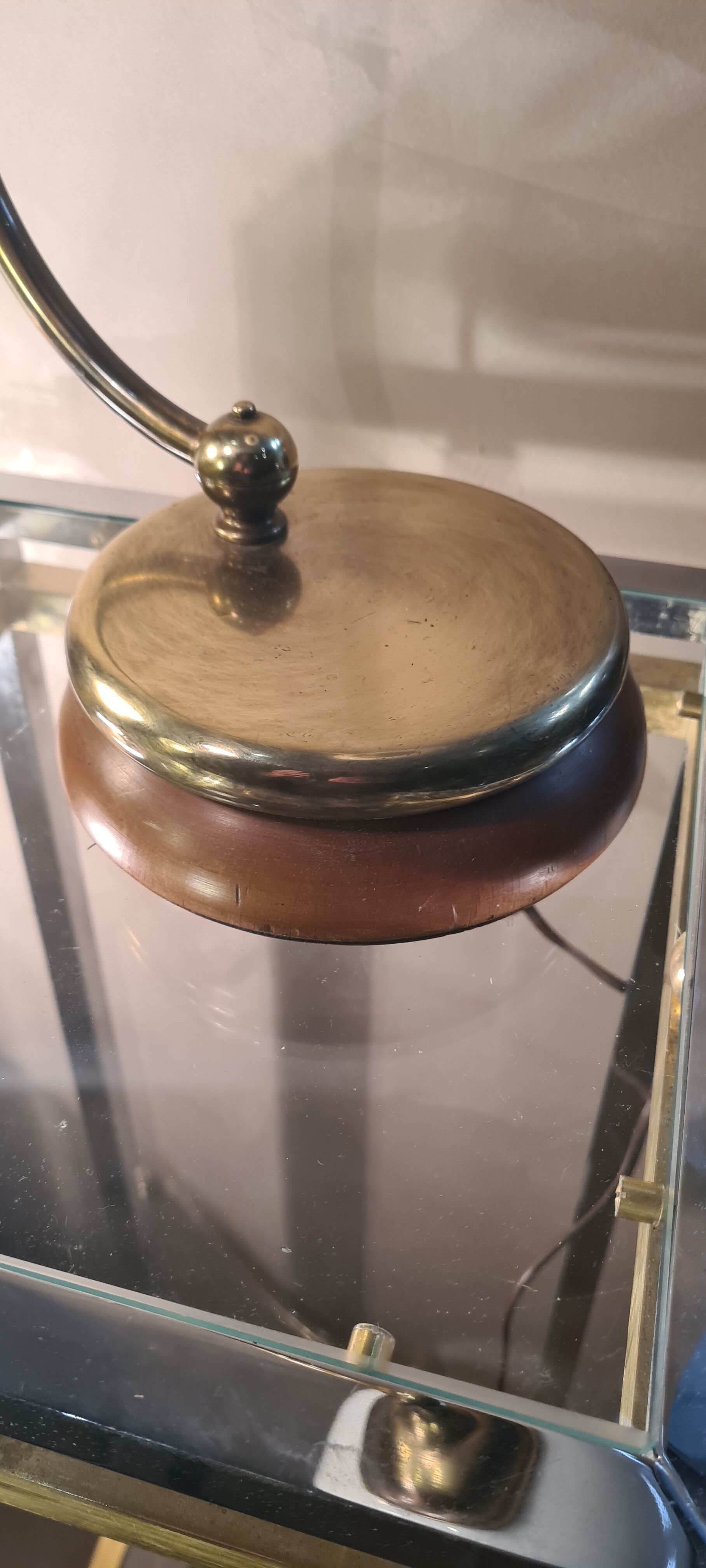 Adjustable brass lamp with wooden base and opaline with strapping 39x33