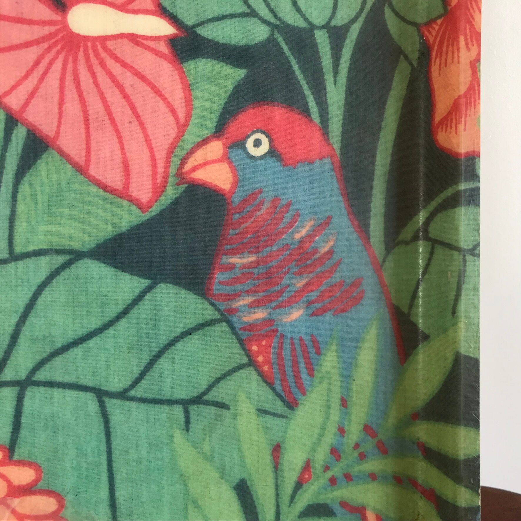 Vintage fiberglass platter with exotic décor and parrots