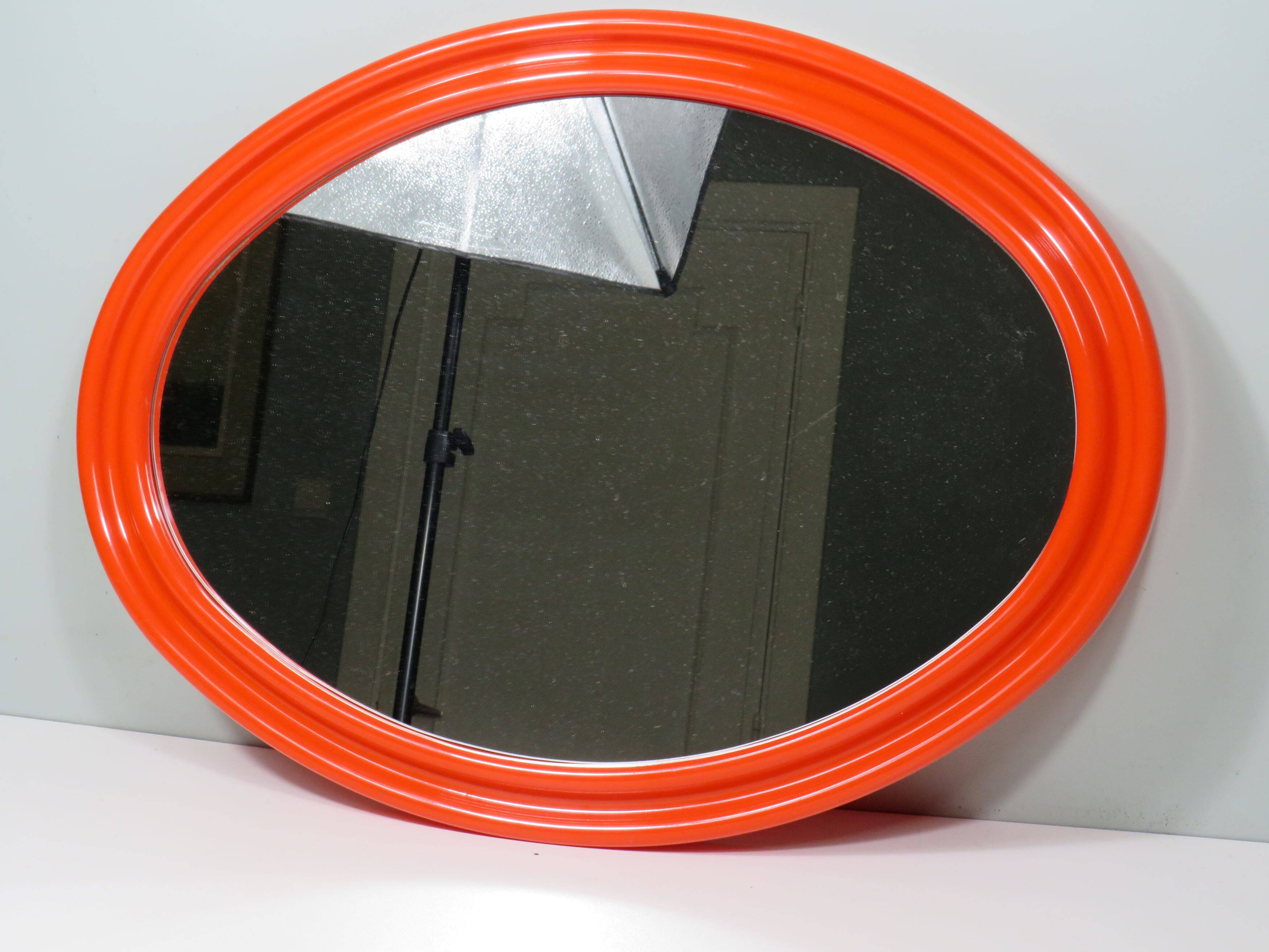 Grand miroir ovale orange Space Age années 1960