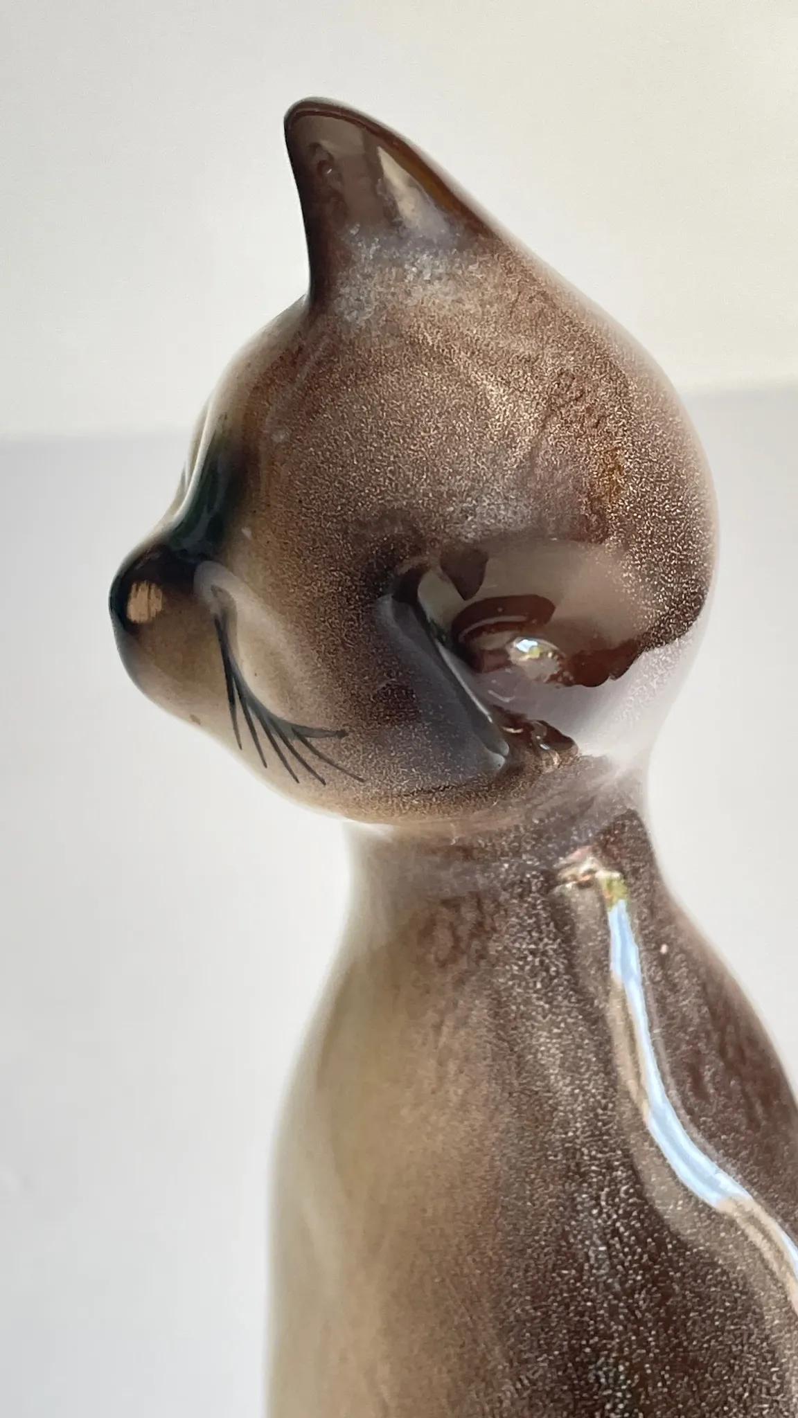 Vintage ceramic chat
