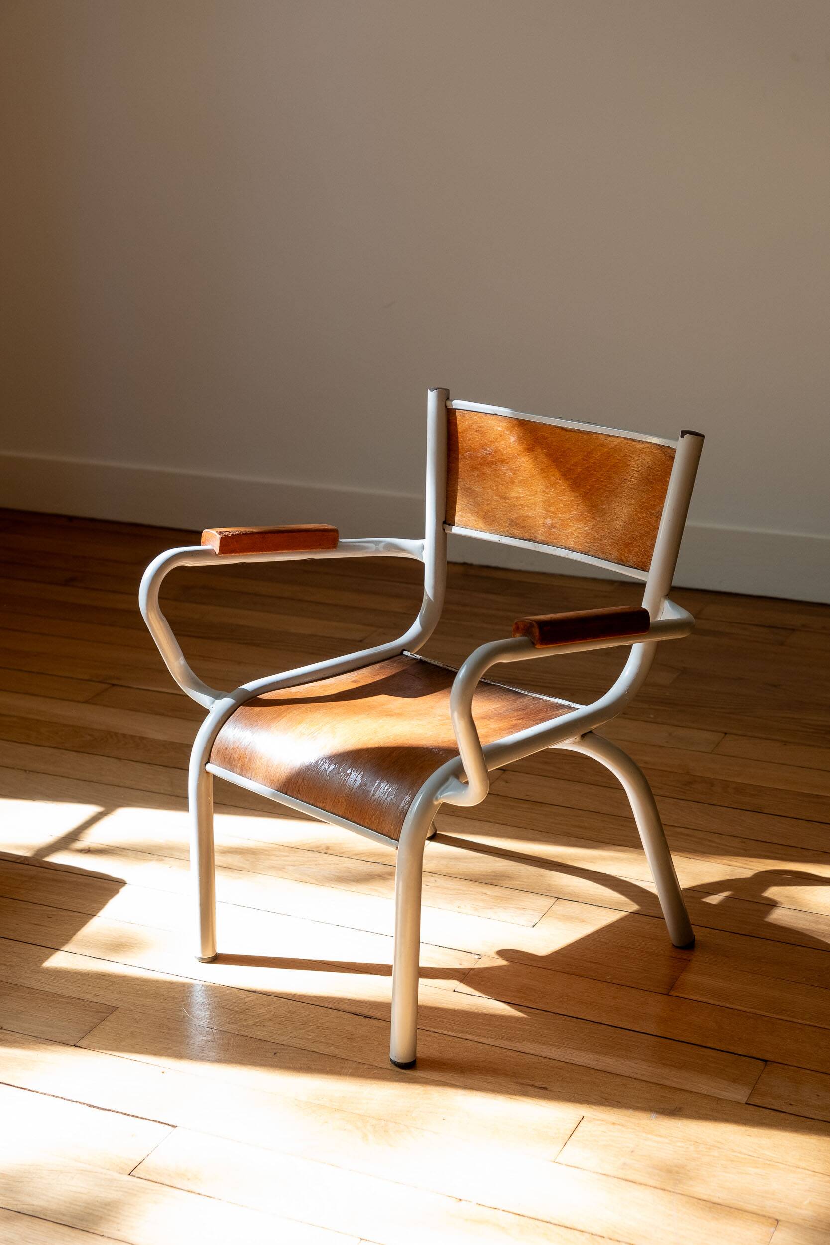 Chaise à accoudoirs pour enfant - Mobilier scolaire vintage, années 50-60