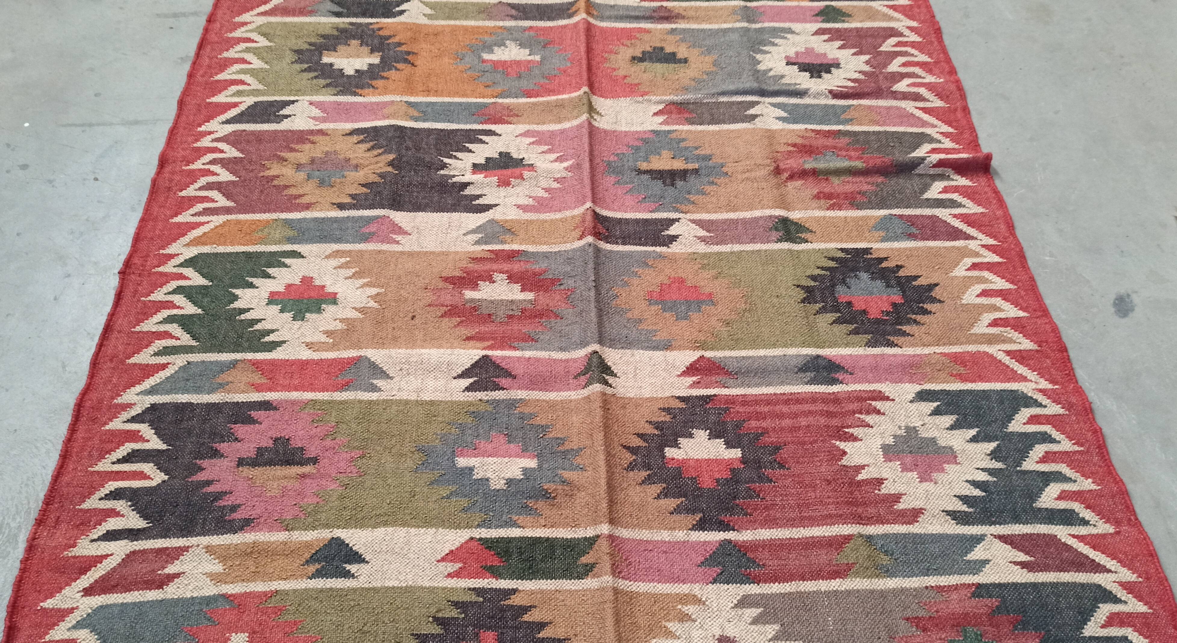 Kilim rug in jute and cotton. 150cm x 240cm