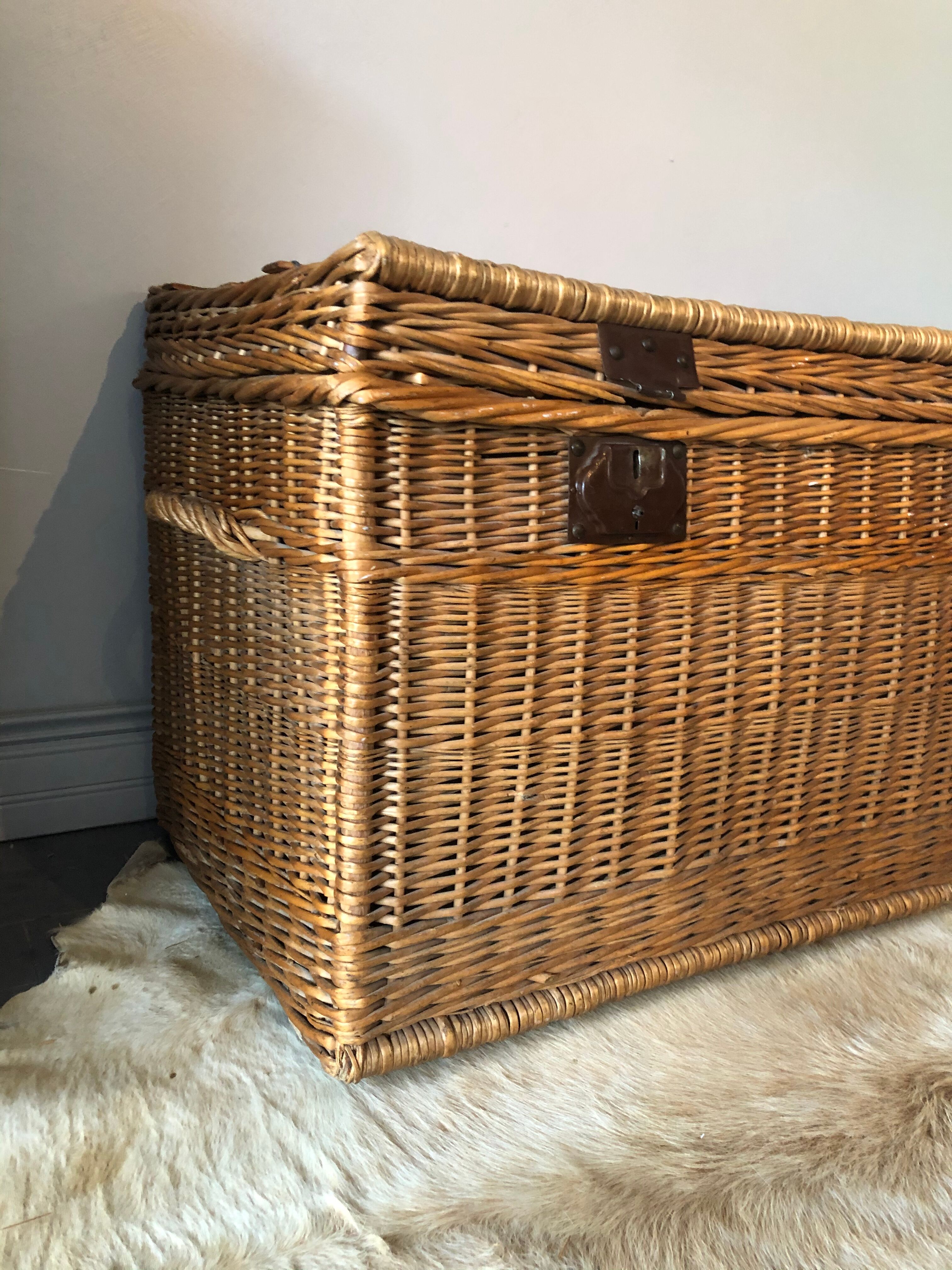 Old malle in rattan and wicker