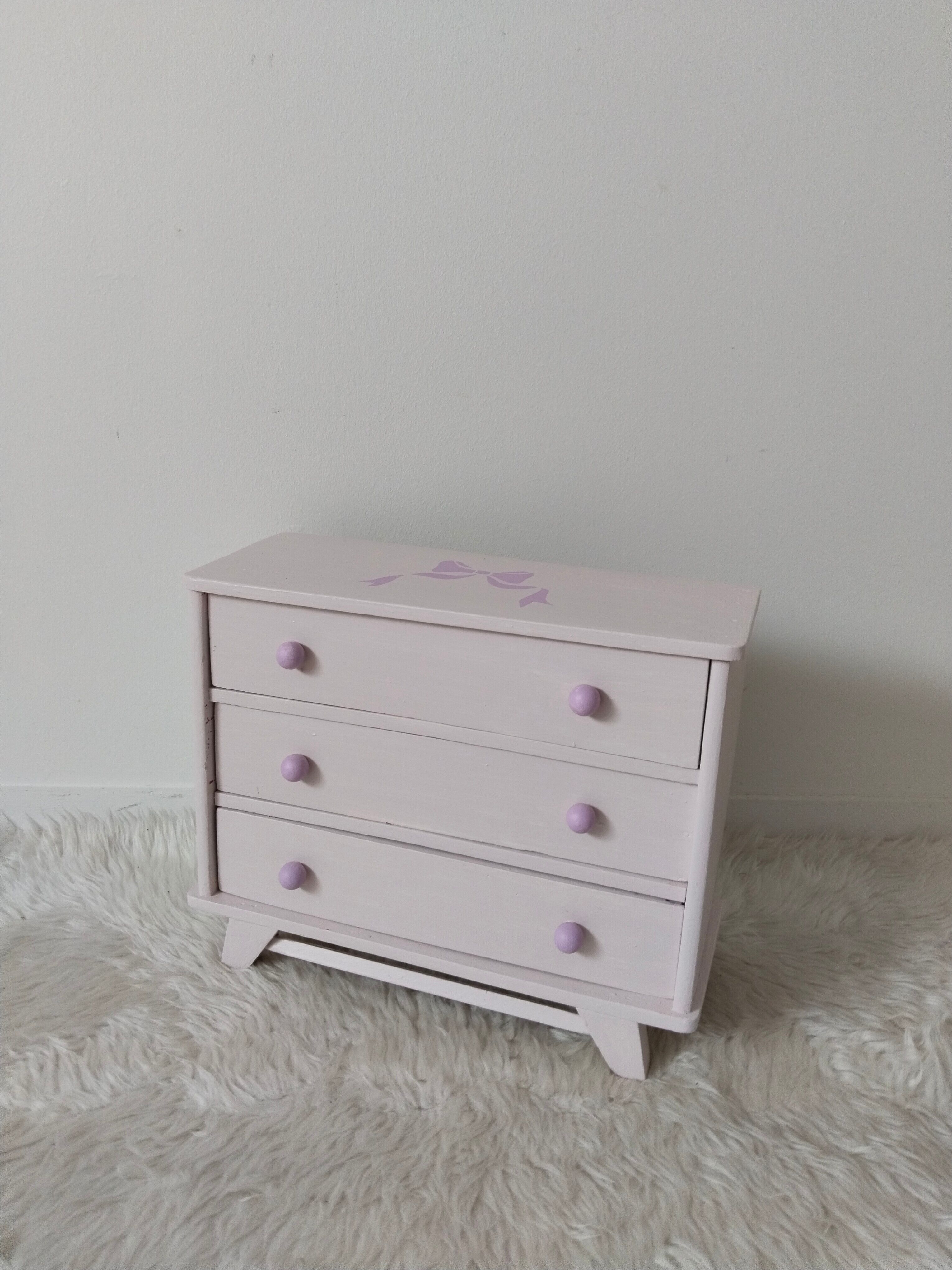 Commode  de poupée en bois , pieds compas , relookée , années 50