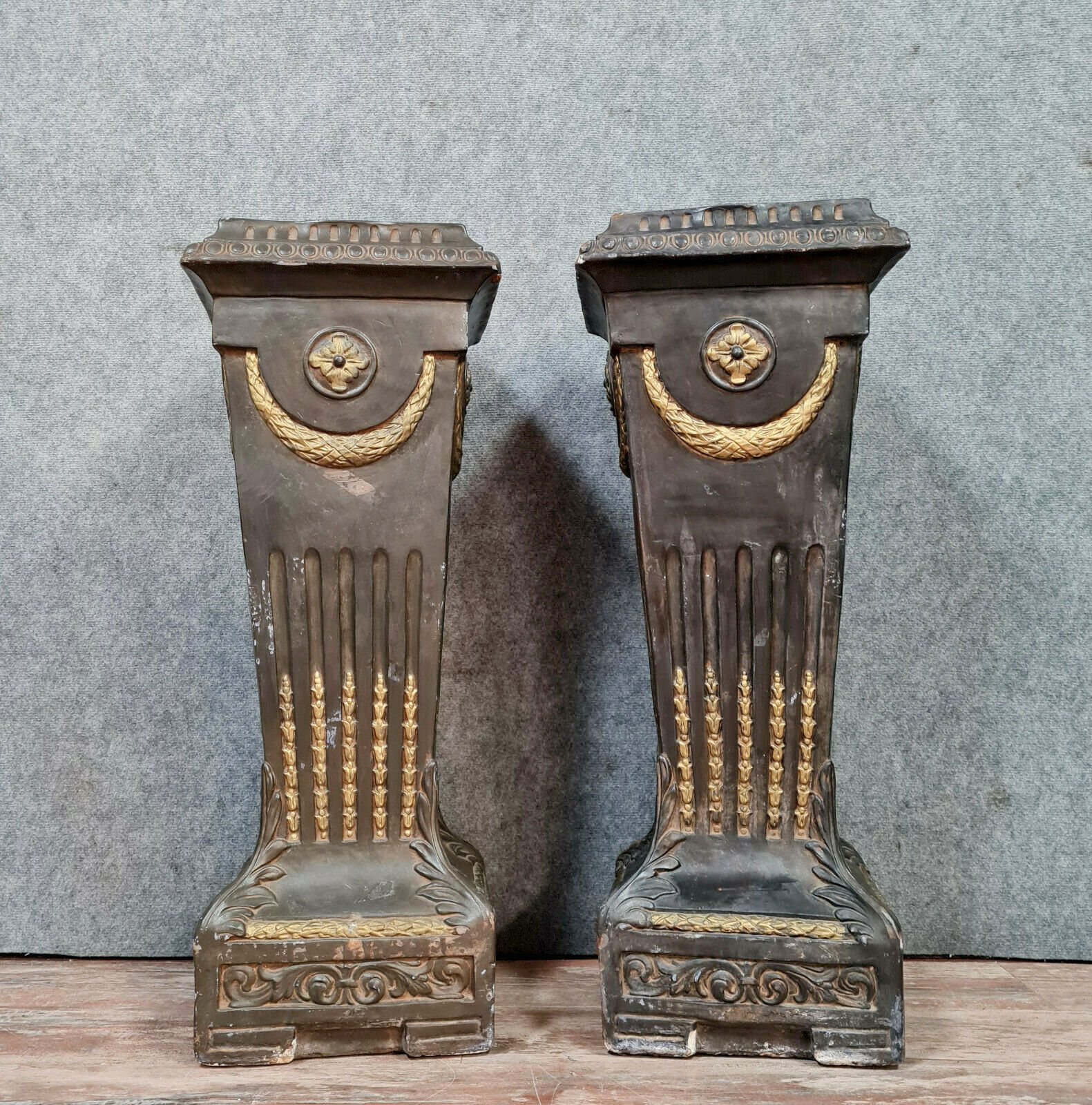 Pair of Louis XVI columns in lacquered and gilded plaster around 1800