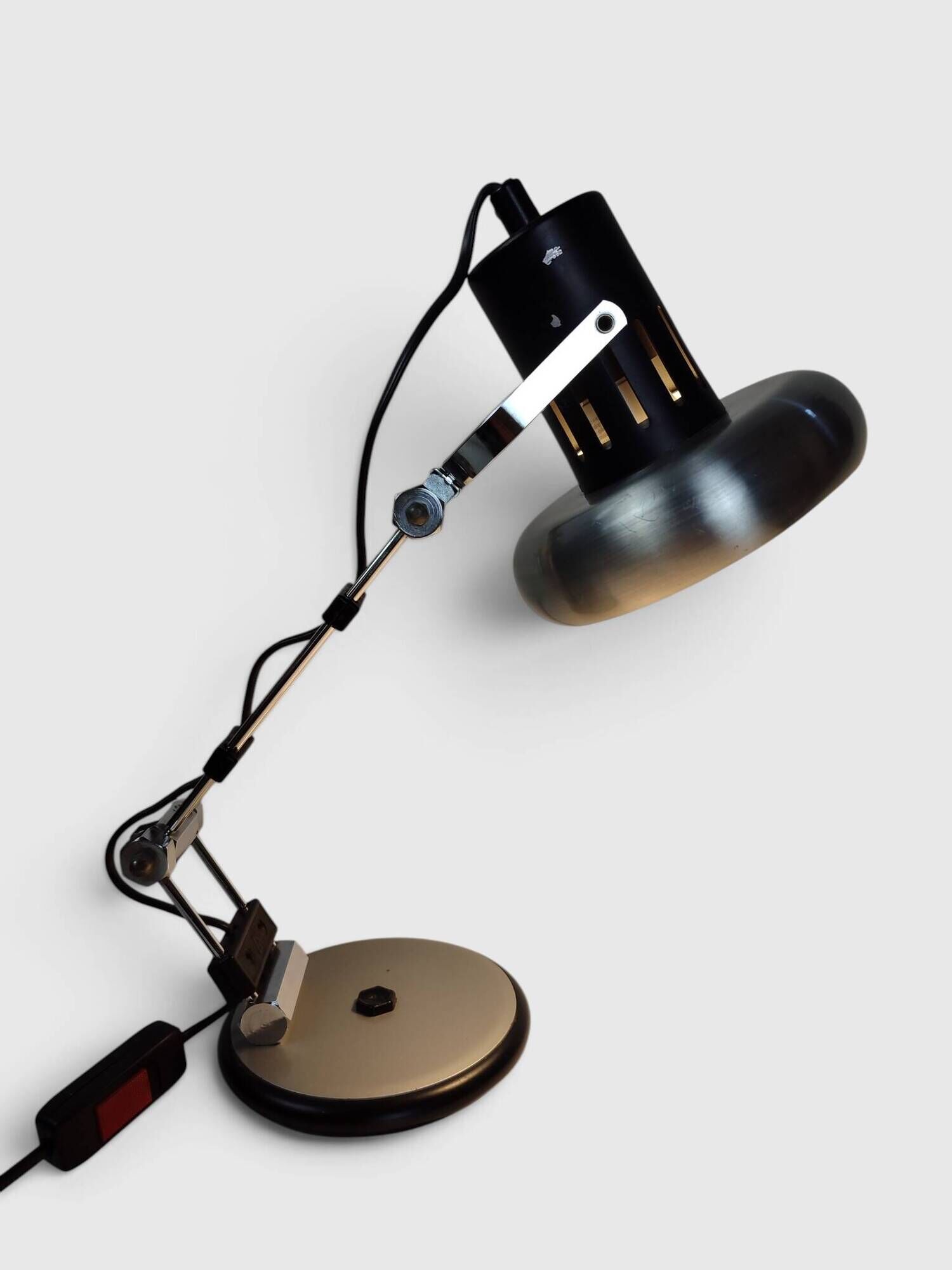Modernist articulated desk lamp