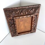 Cadre ancien sculpté à la main en bois de cèdre 21,5 cm x 19 cm
