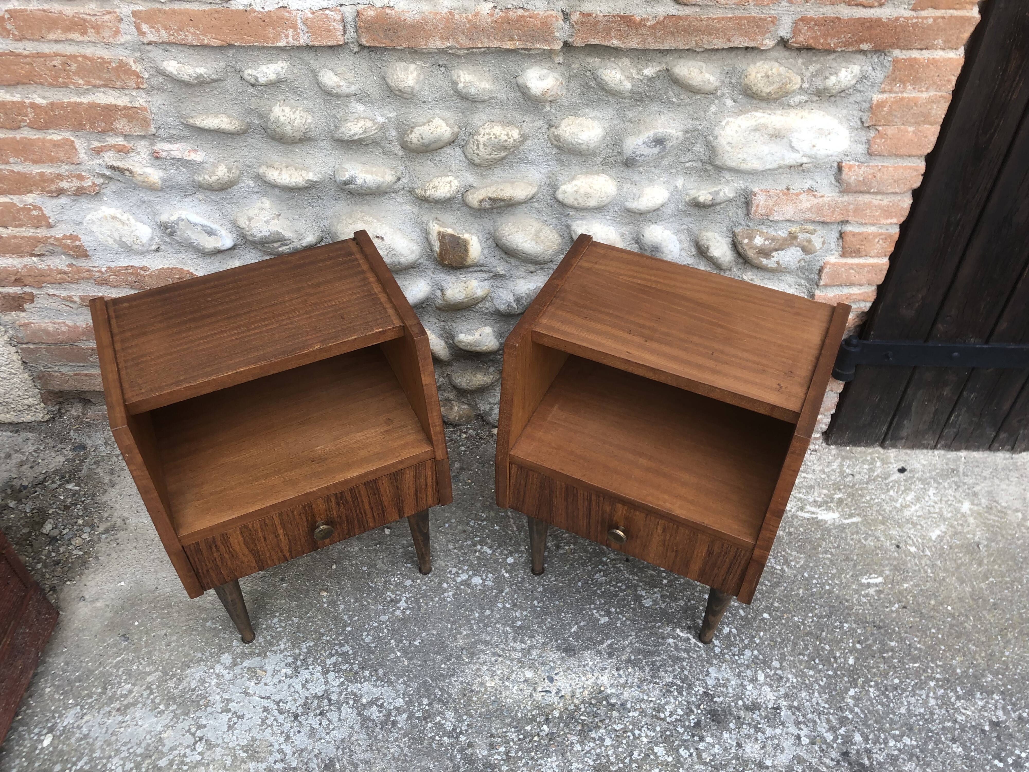 Set of 2 nightstands
