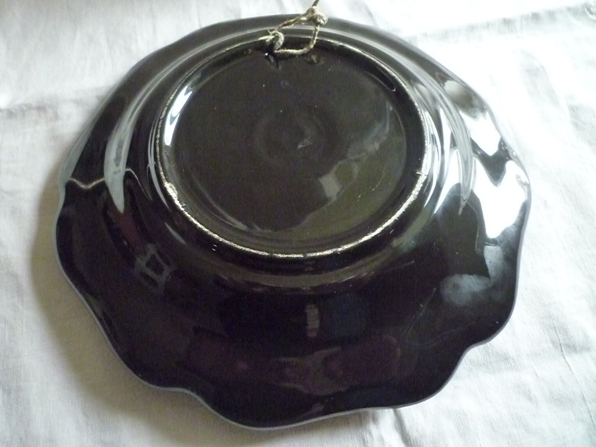 Decorative plate slurry style Vallauris theme fish