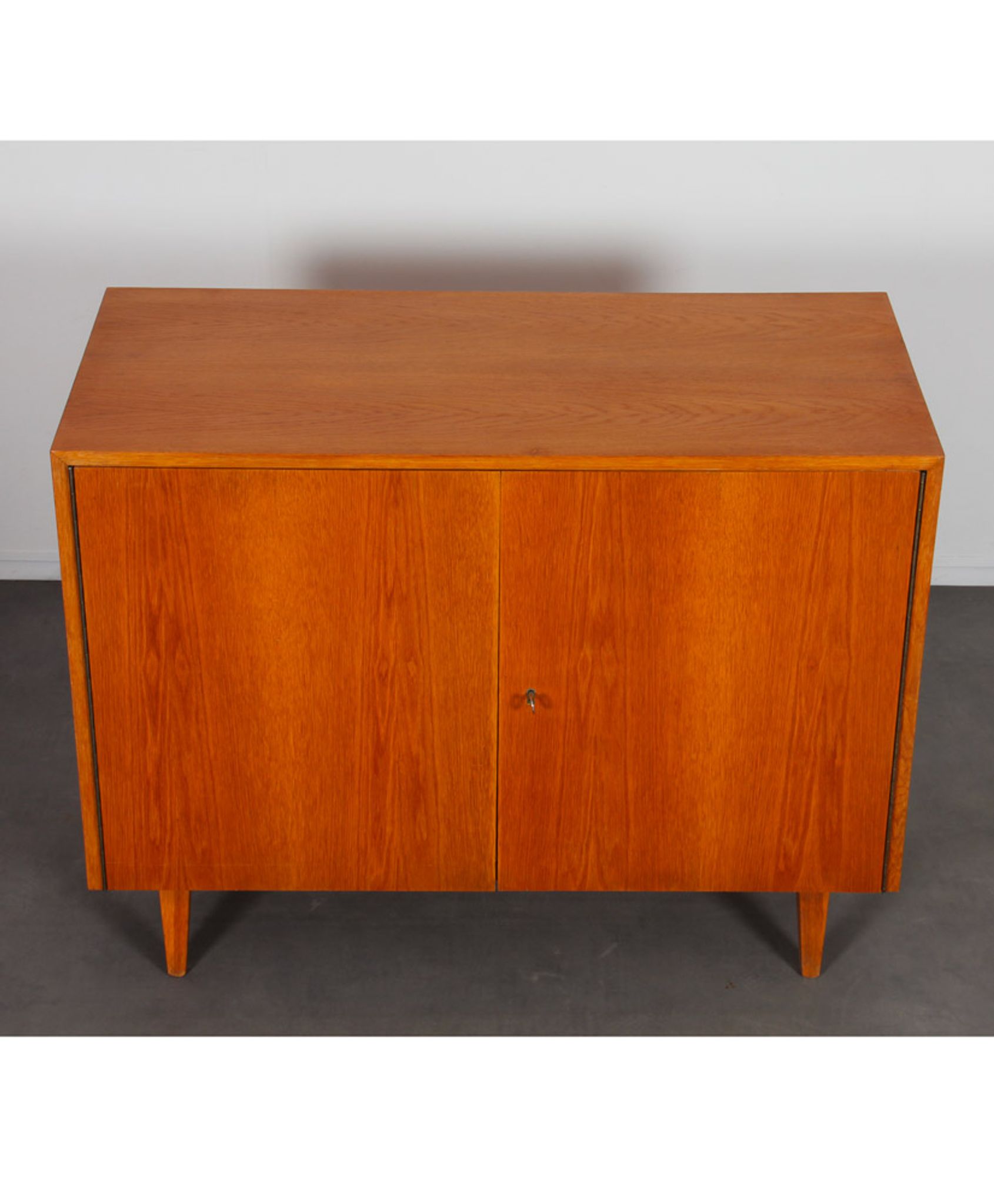 Czech vintage dresser edited by Drevozpracujici podnik, 1960