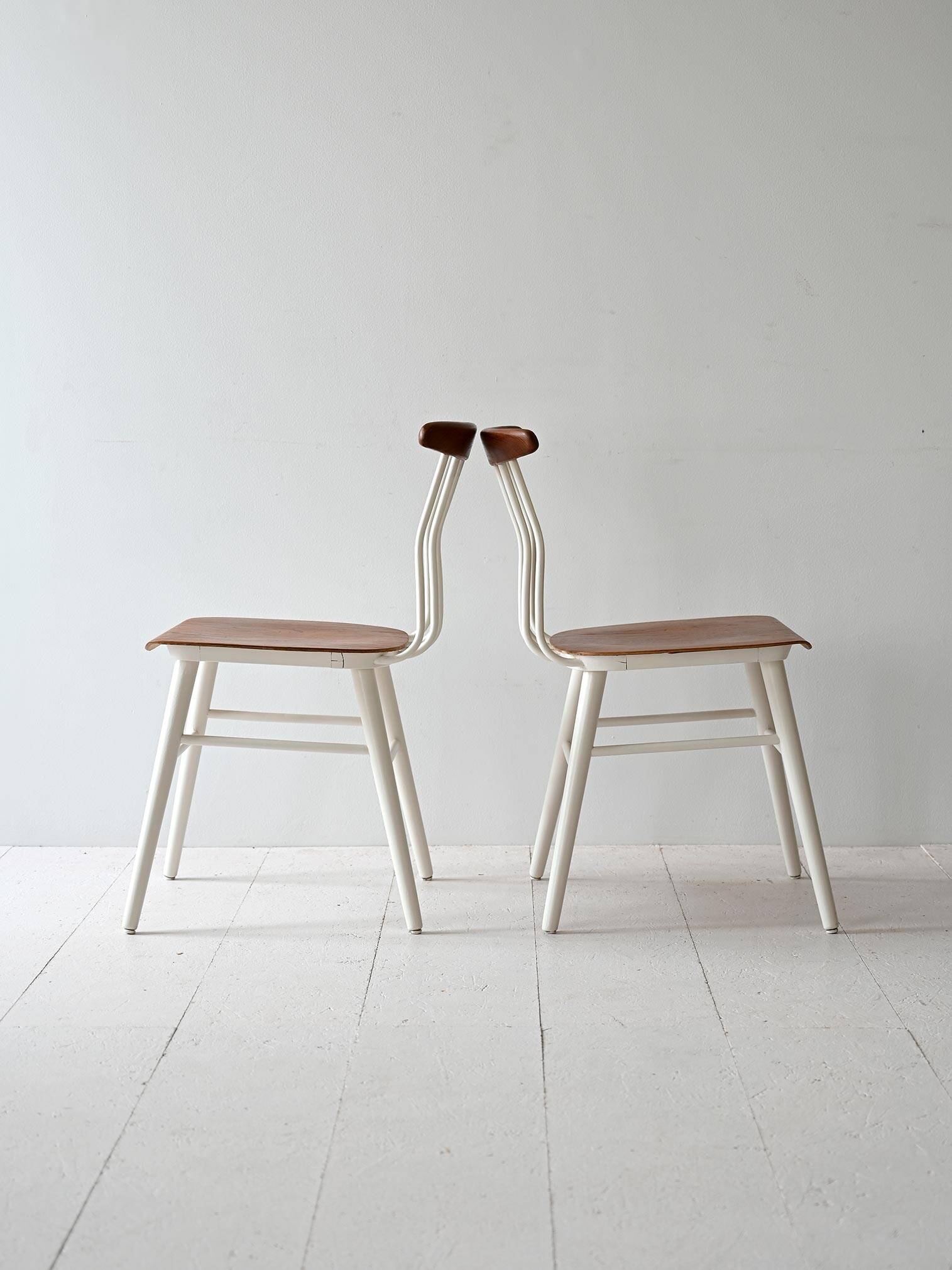 Paire de chaises nordiques en bois