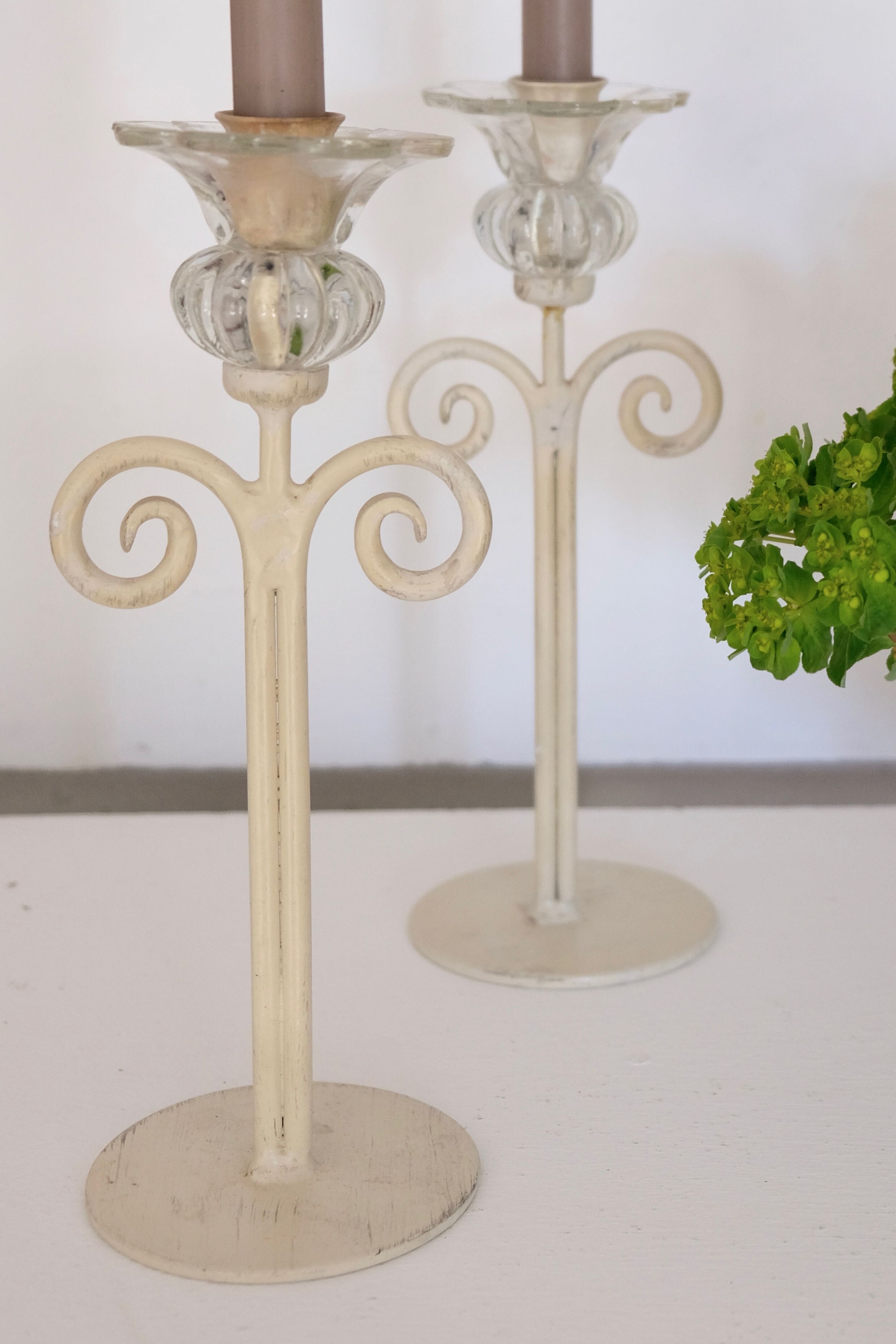 Set of 2 candle holders flower painted metal and glass