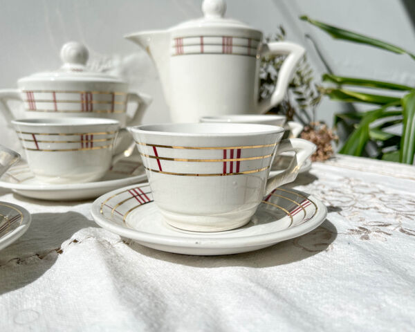 Service à thé vintage en porcelaine blanche à rayures moulin des loups orcerame modèle ''richelieu