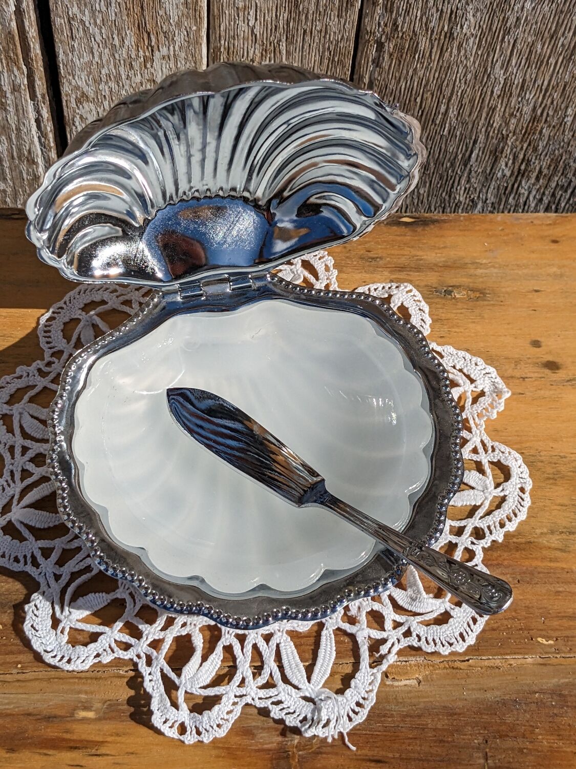 Vintage shell butter dish with your knife