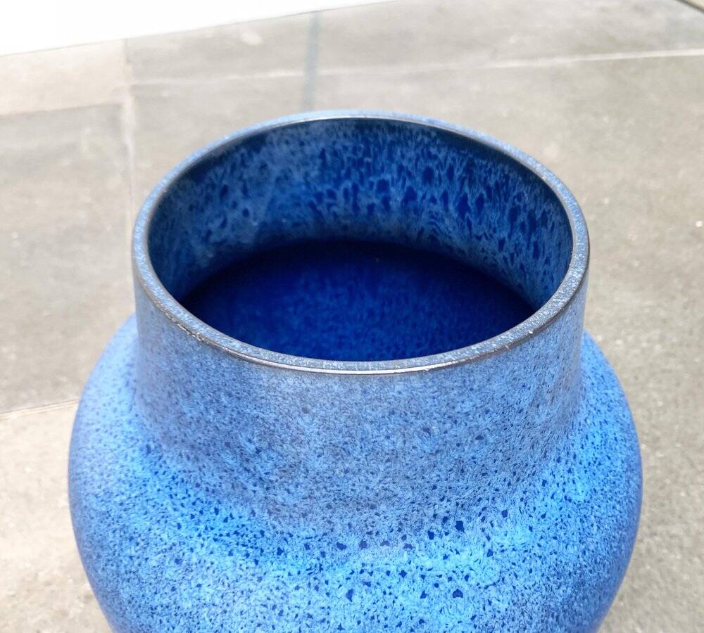 Large blue vase on a German workshop stand from the mid-20th century by Bückeburg Keramik, 1960s.