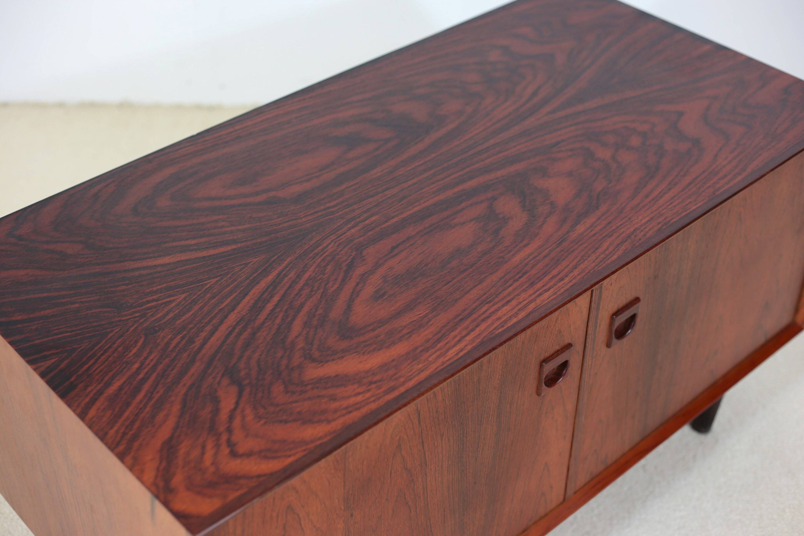Buffet Brouer in Rosewood