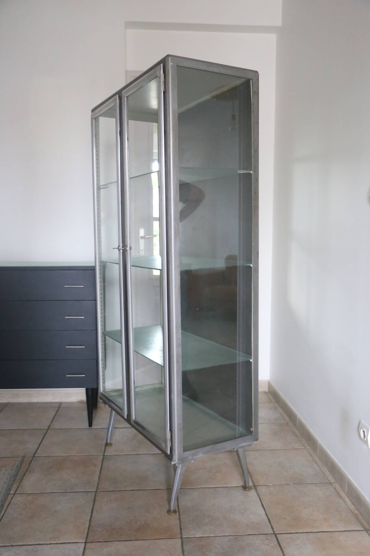 Armoire médicale ancienne 1950