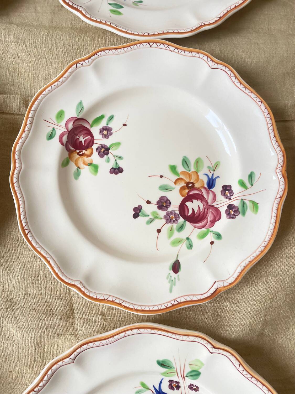 Table service with painted flowers Faïencerie de Longchamp Monaco 1960s