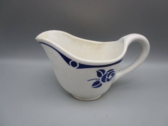 Antique sauce boat in Sarreguemines earthenware, Berthe model.