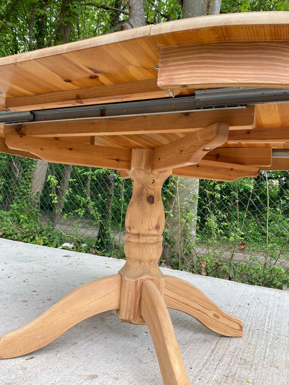 Extendable oval round table with central leg, renovated in raw solid wood, 105cm