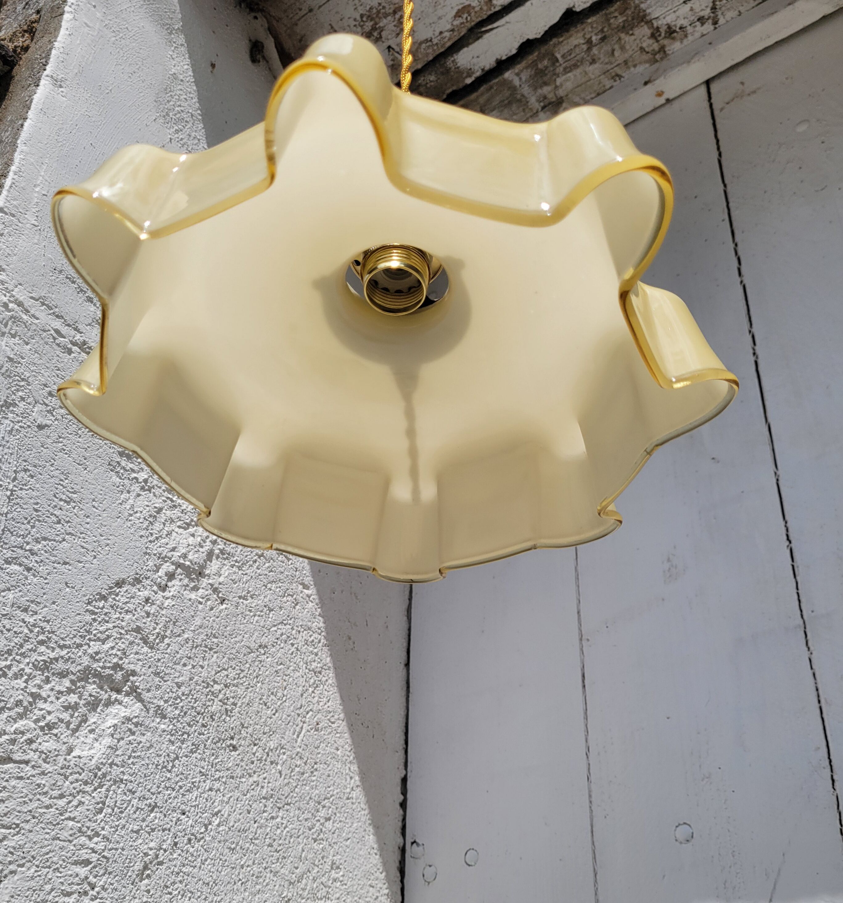Yellow opaline suspension