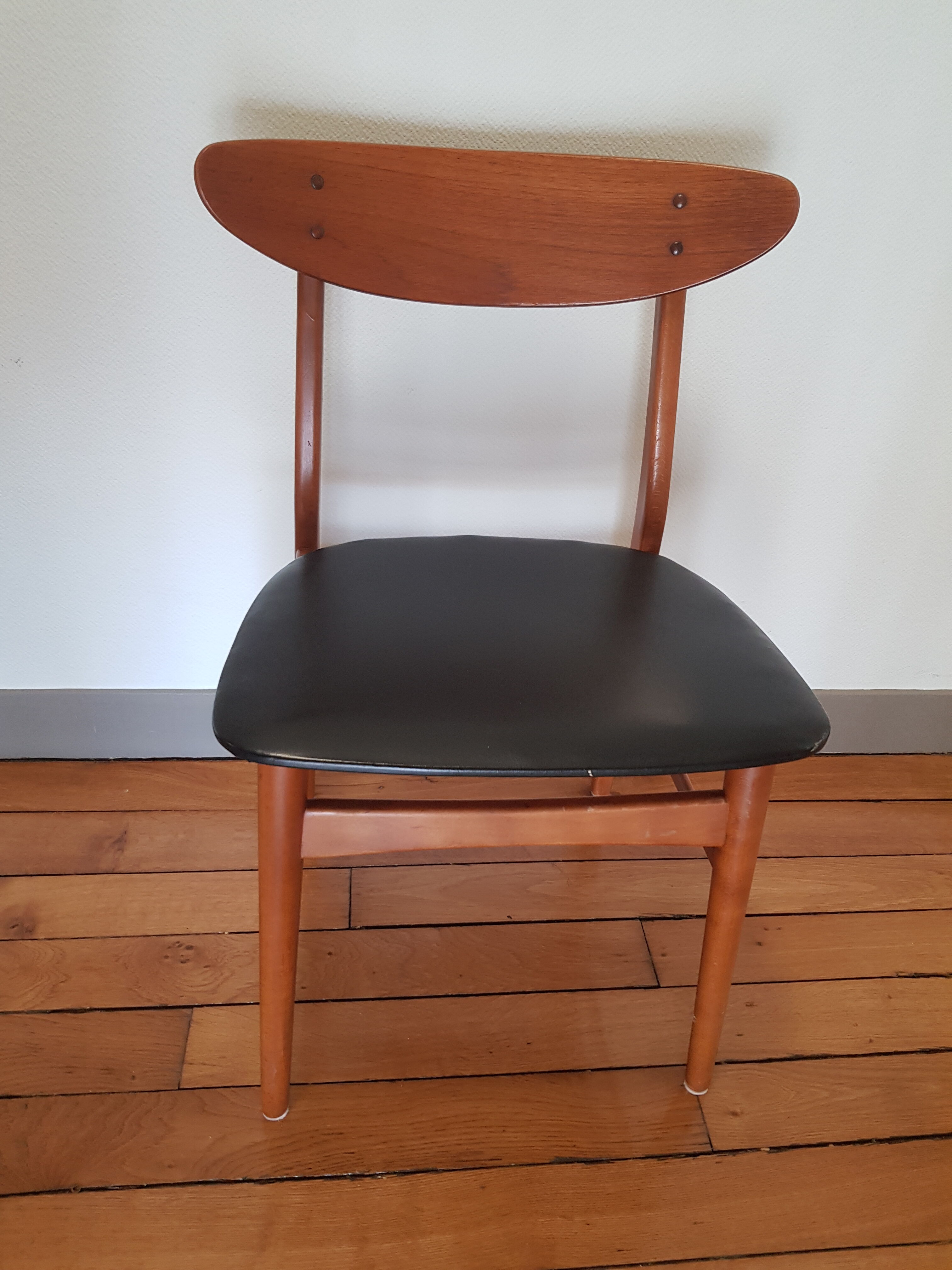 Danish chair in teak and black skai