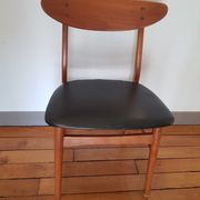 Chaise danoise en teck et skai noir