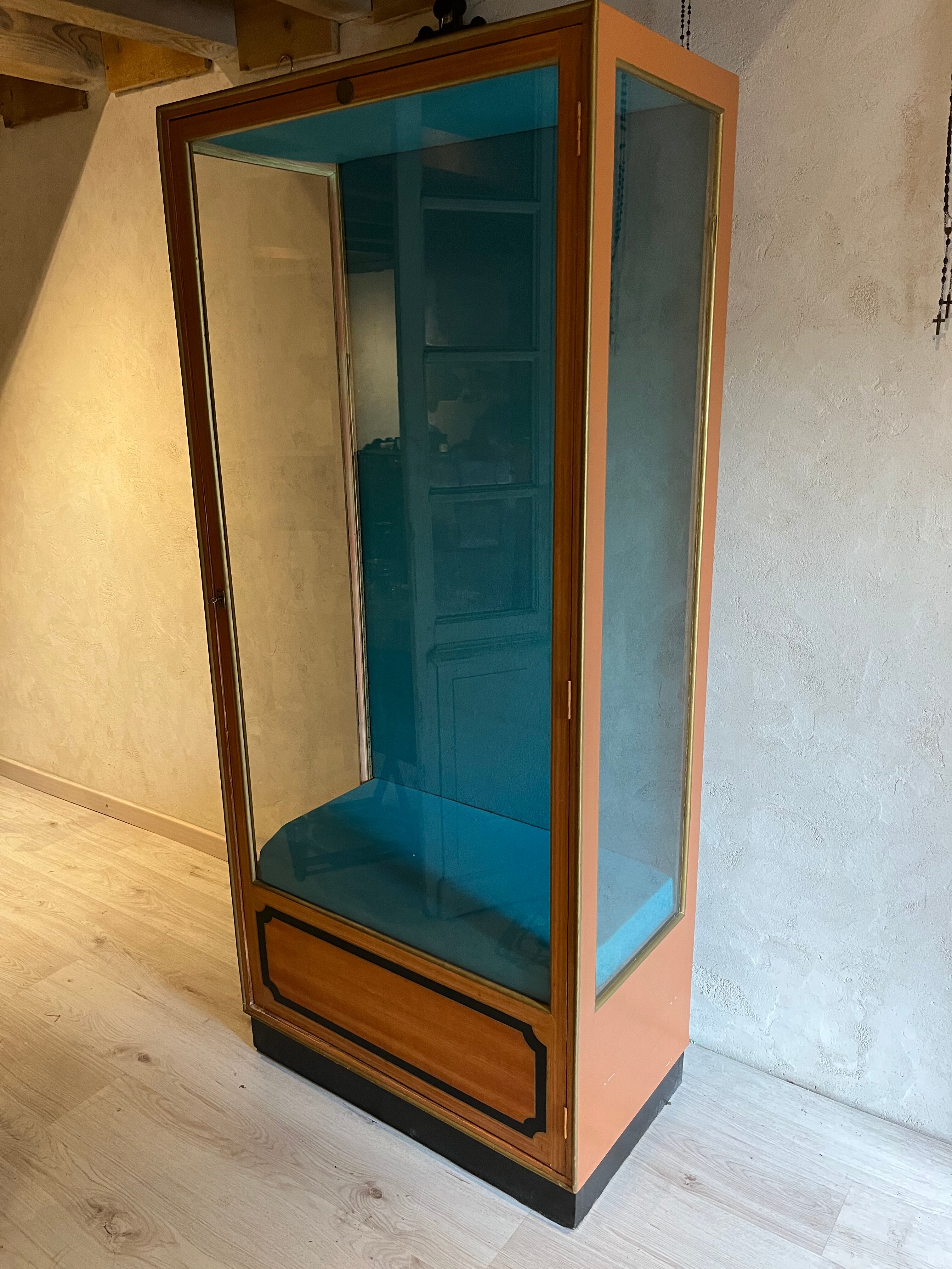 Vintage showcase 1960