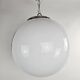 Grande lampe globe diamètre 45 cm Italie années 60 en verre blanc et violet.