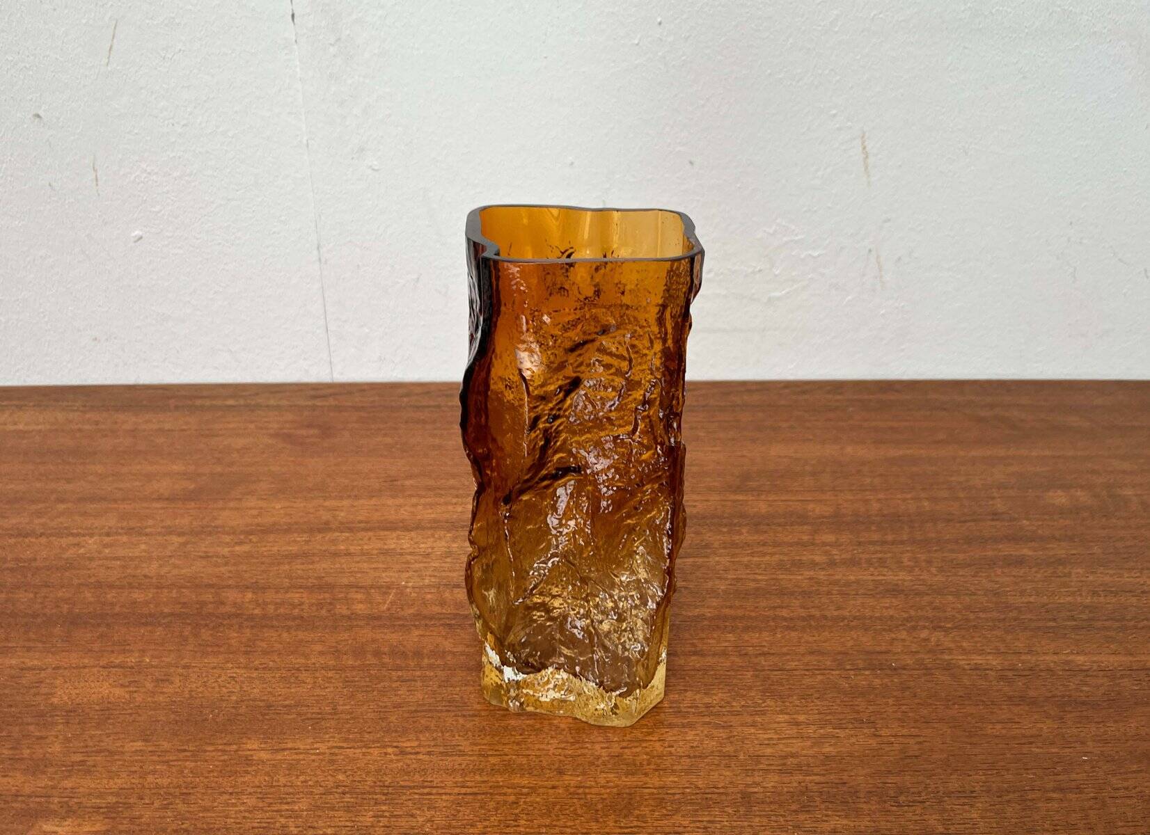 Mid-century modern glass vase by Kai Blomqvist for Kumela, Finland, 1960s.