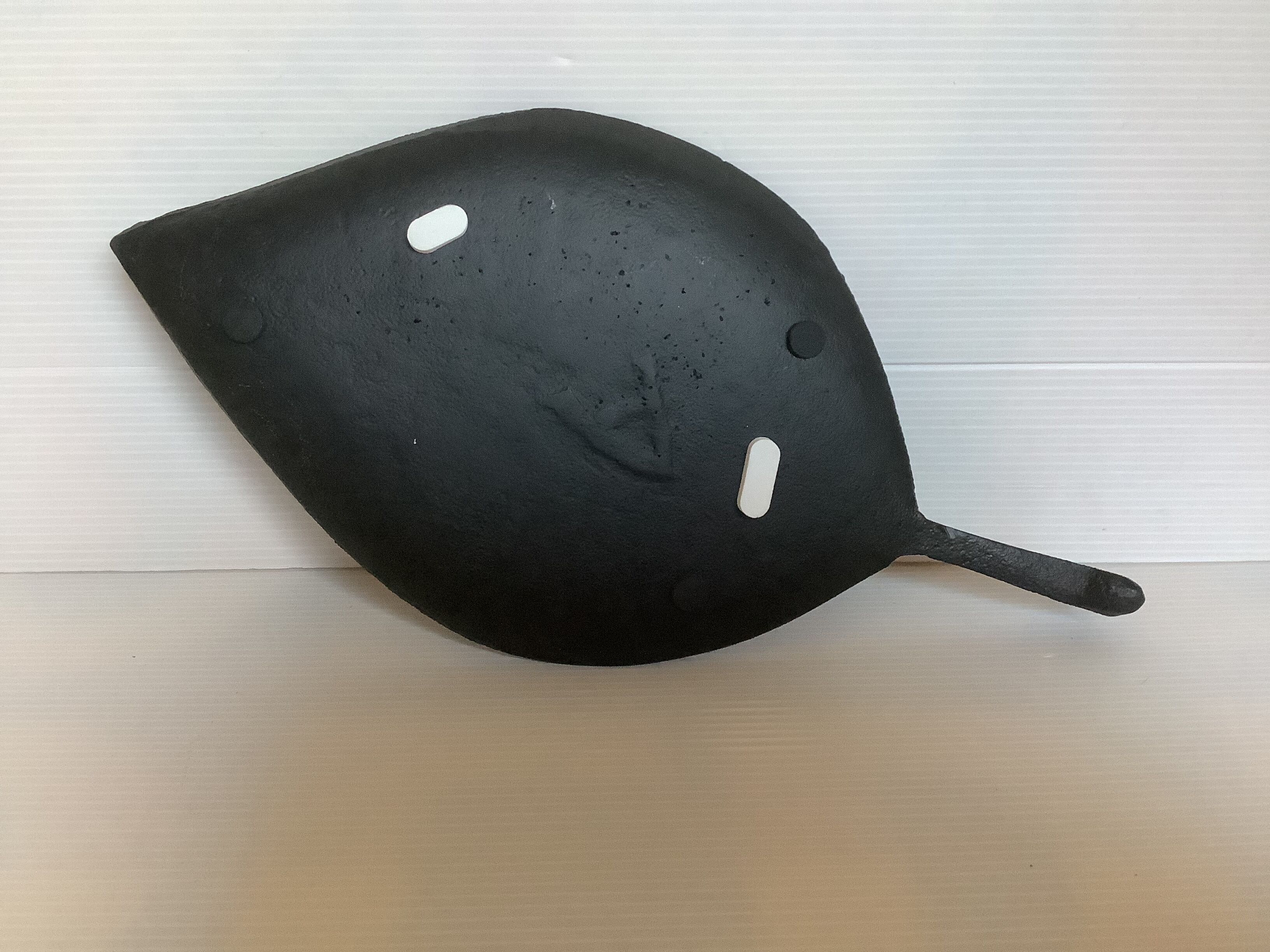 Black and gold leaf empty pocket