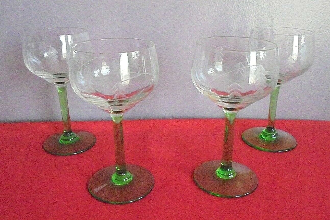 Lot 4 verres à vin blanc cristal ciselés