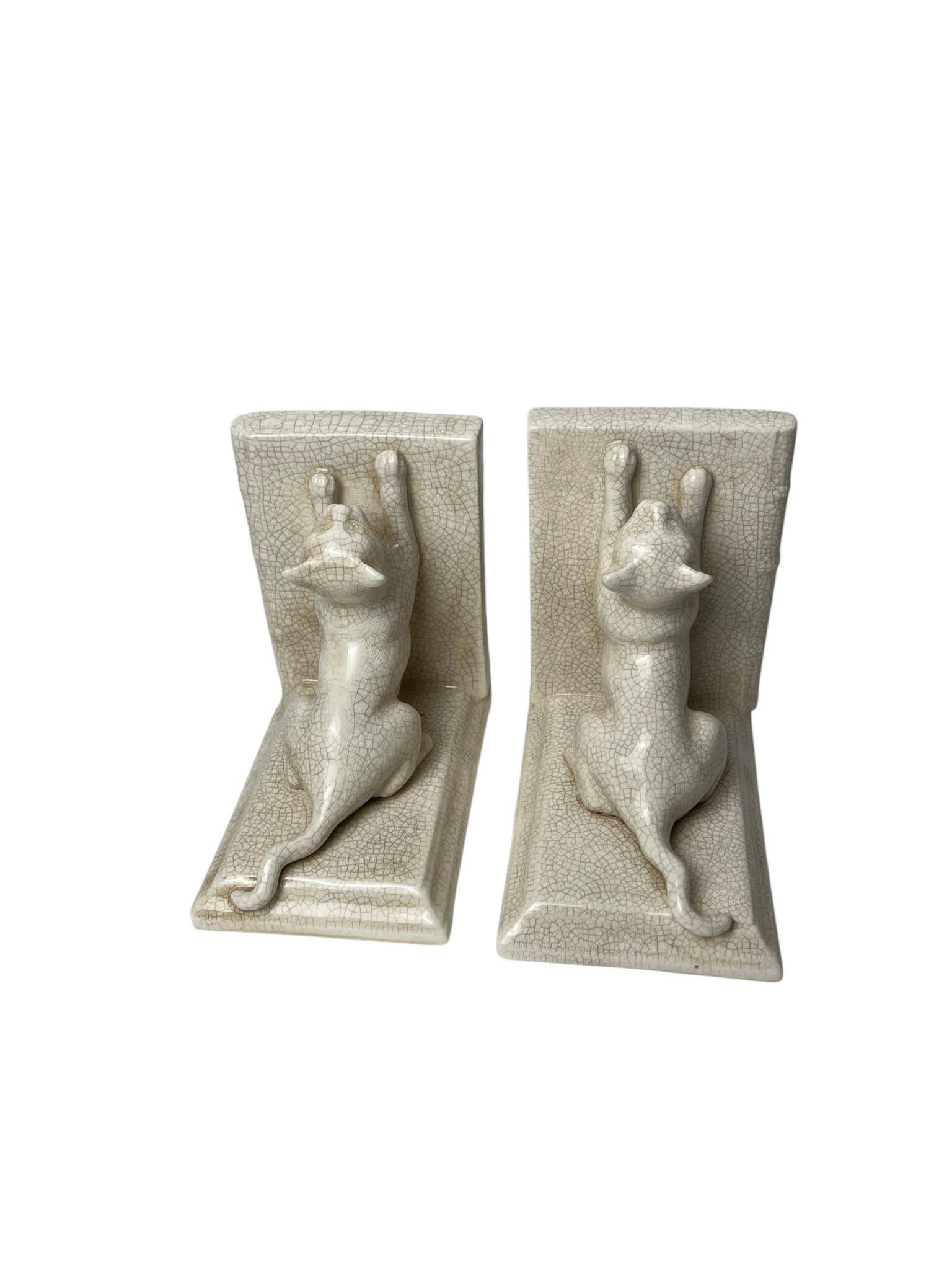 Art Deco, pair of crackled earthenware bookends featuring cats from Louvière around 1930.
