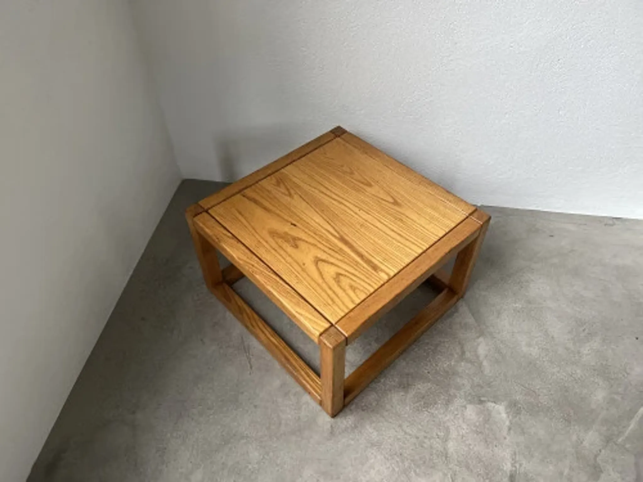 Table basse carrée de la Maison Regain