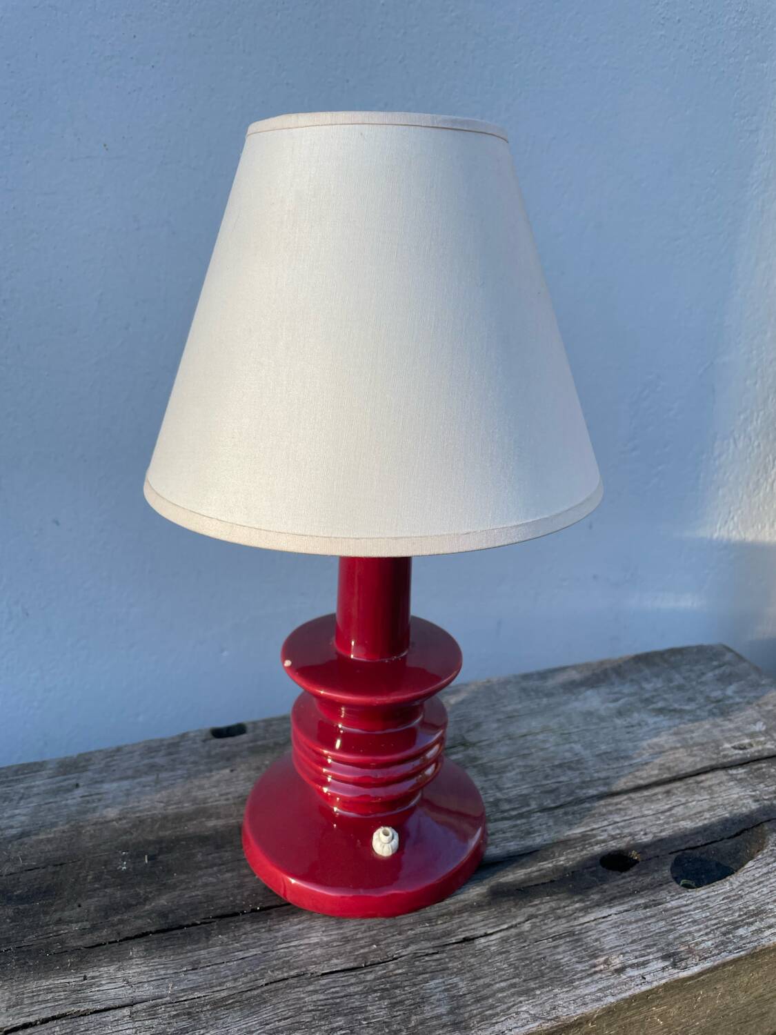 Burgundy ceramic lamp