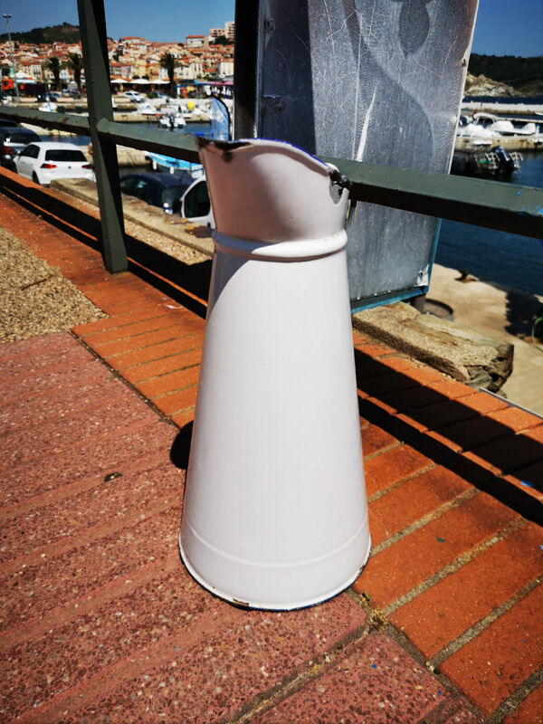 Enamelled water broc