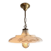 Suspension en opaline blanche et dorée et laiton
