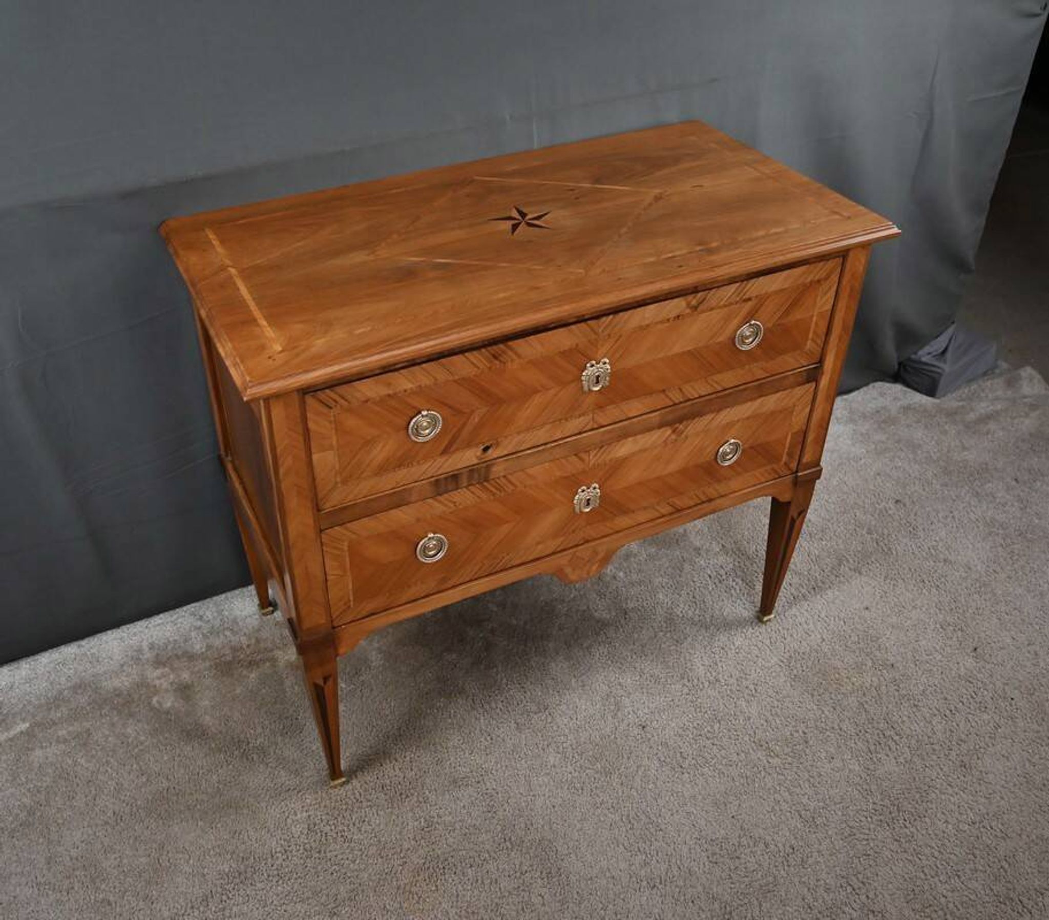 Commode Sauteuse en Marqueterie, Style Louis XVI – 1re partie XXe