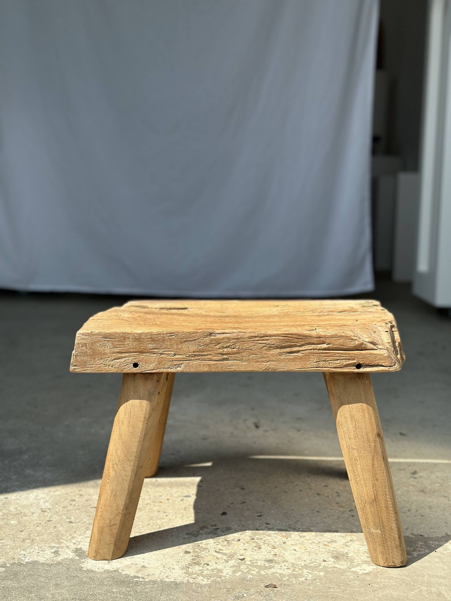 Small side table or stool in four-legged blond teak H:30 L43 l30