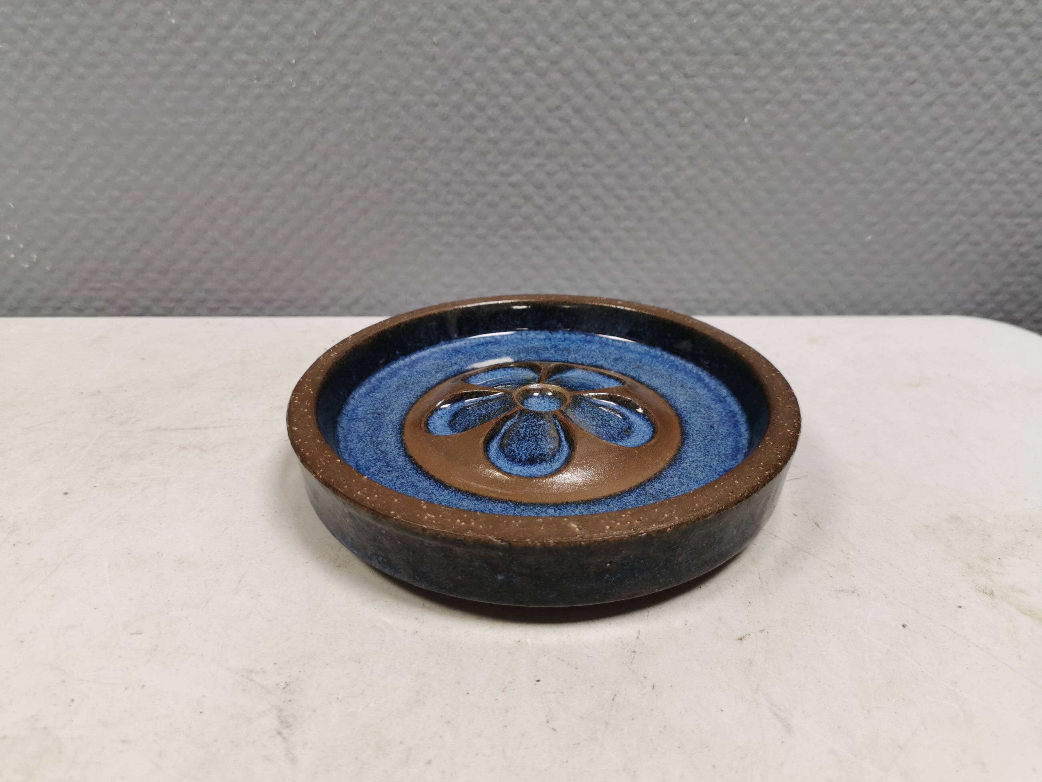 Circular ceramic dish by Marianne Starck (MS) for Michael Andersen, Denmark